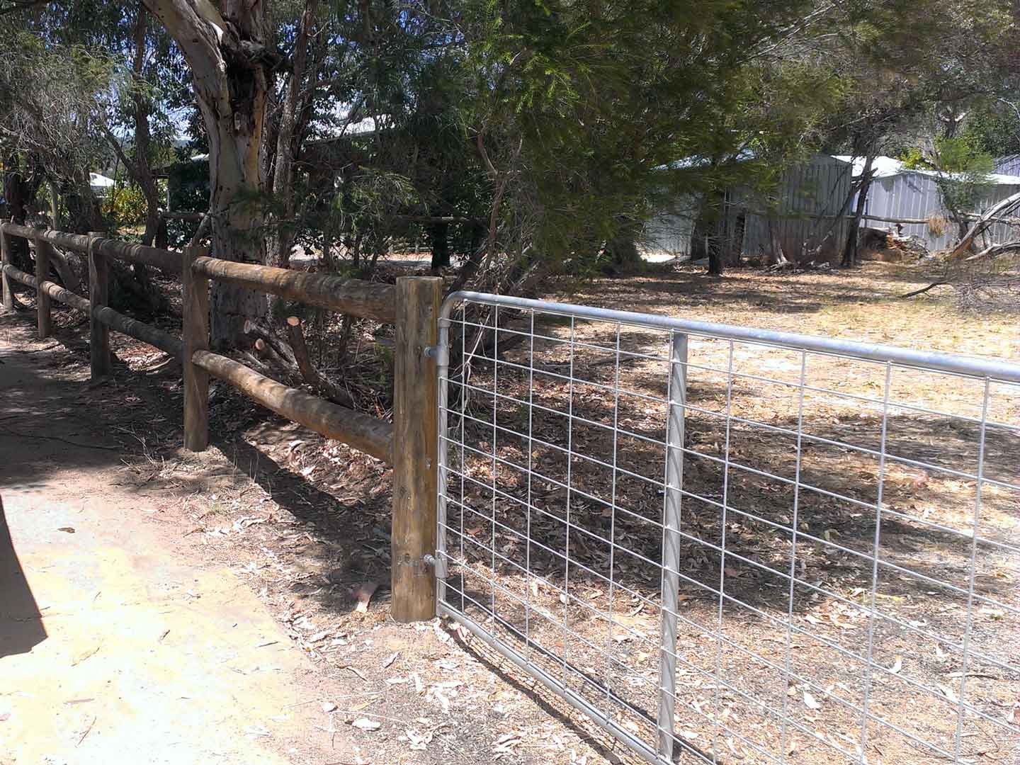 Rural wire mesh gate